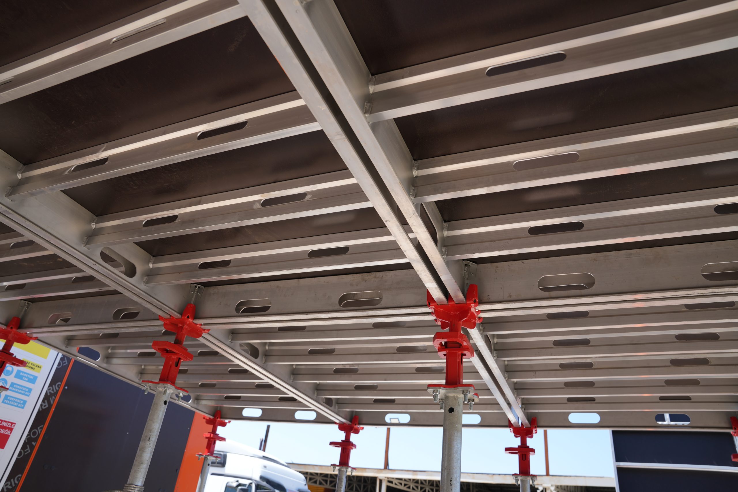 SLABMAX / ALUMINUM PANEL SYSTEM - Özler İskele